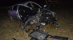 FOTO: Vážna nehoda. Rýchla jazda mladého muža sa skončila nárazom do stromu