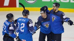 Fíni sa vrátili na prvé miesto v skupine, Rusi zostávajú bez straty bodu