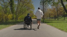 Obyčajný skok do vody sa zmenil na tragédiu. Dnes paralympionik hovorí o živote po úraze