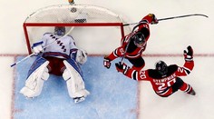 Hrivík si pripísal prvú asistenciu, NY Rangers však prehrali s New Jersey