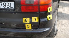 Policajti strieľali po žene za volantom. Ohrozovala vodičov