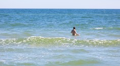 Letná dovolenka sa zmenila na tragédiu: Turista zomrel pri obyčajnom plávaní