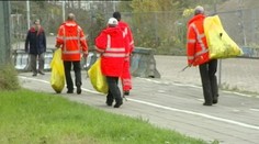 Holandským alkoholikom za zbieranie odpadkov platia pivom