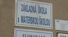 Deti z rómskej osady majú tri mesiace prázdnin. Zavreli im školu a nemajú kam ísť