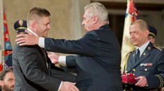 Premiér Robert Fico si v Prahe prevzal Rad Bieleho leva