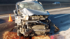 Hrozivo vyzerajúca nehoda na R1. Do auta vrazilo nákladné vozidlo