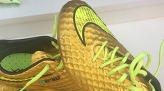 Zlatá edícia kopačiek Neymarovi nesedí