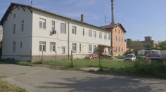 Najskôr počuli z bytu krik, potom nastalo ticho. Po brutálnom útoku nožom v Šuranoch zadržali muža