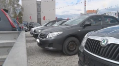 Nielen práčka či chladnička. Energetické štítky budú musieť mať podľa návrhu EÚ aj tieto autá