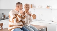 Pijete kávu každé ráno? Odborníci vysvetľujú, čo robí s telom a kedy môže škodiť