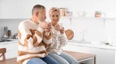 Pijete kávu každé ráno? Odborníci vysvetľujú, čo robí s telom a kedy môže škodiť