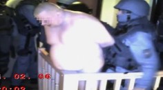 Naši kukláči sa predviedli! Surovo bili nahého muža, ktorý nekládol odpor