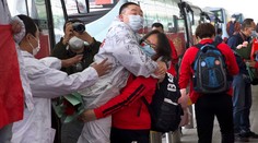 Po zmiernení karantény ľudia opúšťajú Wu-chan