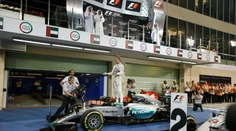 Rosberg v Abú Zabí zavŕšil víťazný hetrik, Mercedes prekonal rekord