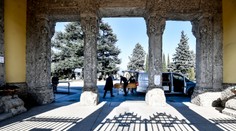 Počty nakazených v Taliansku sú také vysoké, že lekári sa musia rozhodovať, koho nechajú zomrieť