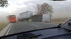 Zábery z veternej smršte. Vzduchom lietal prach, kamióny, smetiaky aj stromy