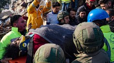 Z Turecka a Sýrie hlásia už viac ako 11-tisíc obetí. Erdogan sľúbil, že nikto nezostane na ulici