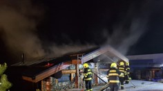 FOTO: Luxusná chata v plameňoch. Škoda presiahla pol milióna eur