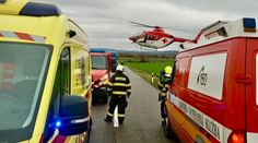 FOTO: Tragédia v okrese Levice. Zrážka dodávky s osobným autom si vyžiadala jednu obeť