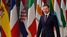 Heger z Bruselu: Hodnoty sme vymieňali za lacnú ruskú ropu. Teraz kvôli tomu zomierajú ľudia