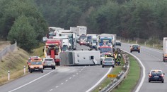 Na D2 smere do Maďarska sa stala nehoda, spôsobil ju slovenský vodič
