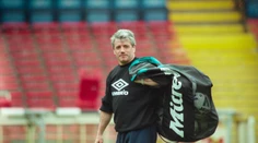 Anglický futbal sa deň po MS ponoril do smútku. Vo veku 75 rokov zomrel legendárny hráč a tréner