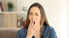 Zívanie môže byť prejavom vážneho zdravotného problému. Mnoho ľudí si spánkový deficit mýli s bežnou únavou