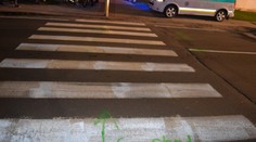 Na priechode pre chodcov v L. Mikuláši zrazil vodič dvoch chodcov. Jeden bojuje o život