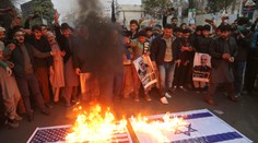 Nad smrťou generála smútili v Teheráne tisíce ľudí, pálili americké vlajky