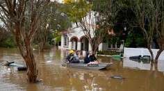 Východ Austrálie vyhlásil stav prírodnej pohromy. V dôsledku záplav evakuovali desaťtisíce ľudí