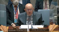 Ruský veľvyslanec obvinil Ukrajincov, že používajú civilistov ako ľudské štíty. Bombardovanie škôlky označil za hoax