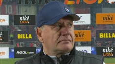 VIDEO: Tréner Weiss vypenil po urážkach z tribúny počas rozhovoru. Fanúšikovi Trnavy „vypláchol žalúdok“