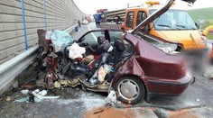 Auto sa zrazilo s kamiónom plným dreva: Hasiči museli nebohého vodiča vystrihnúť