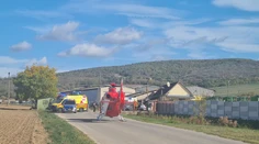 Pre tínedžerku s poranenou hlavou letel vrtuľník. Pri zrážke auta s traktorom sa zranili traja ľudia