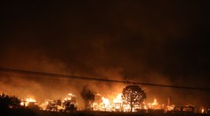 Ešte v nedeľu boli na Golden Globes, v stredu sa hollywoodske hviezdy ocitli uprostred ohňa