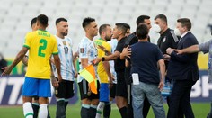 Zápas Brazílie s Argentínou prerušili, štyroch hráčov chcú deportovať