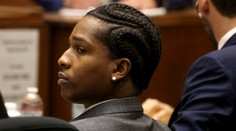 A$AP Rocky na súde: Hrozí mu až 24 rokov väzenia. Na súd s ním prišla aj jeho partnerka Rihanna