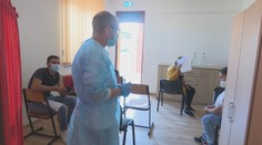 Zdravotníci sa opäť vybrali do obcí, kde o vakcínu nie je záujem. Niektoré otázky im dali zabrať