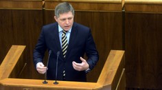 Poslanci rozhodli o Ficovi. Následne Smer urobil krátky proces