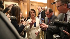 Prekonala rekord v rečnení. V osemhodinovom prejave šéfka Demokratov obhajovala imigrantov