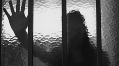 Počet týraných detí podľa štatistík klesá. Odborníčka však hovorí, že čísla sú nepresné a chýba práca v teréne