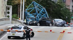 VIDEO: Tragédia na Floride. Kus žeriavu aj s robotníkom sa zrútil na prechádzajúce autá