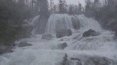 Pre vytrvalý dážď nabrali na sile aj vodopády v Tatrách. Turistom pripomínajú malé Niagary