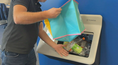 Strkaniu fliaš do zálohomatov by mohlo odzvoniť. O nový typ zariadení je stále vyšší záujem