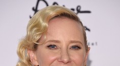 Americká herečka je vo vážnom stave. Autom vrazila do rodinného domu