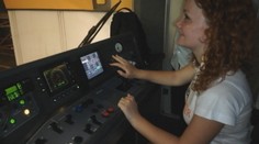 Bizarnosť v Prahe: Mladé dievčatá riadili tamojšie metro, strojvodca má problém