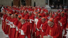 Kardinálov čaká počas konkláve úplná izolácia. Aké opatrenia platia pri voľbe pápeža?