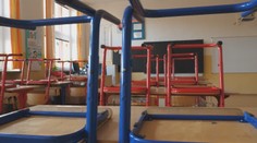 Škôlky aj školy sú zatvorené a mnohí rodičia na OČR. Tu sú nové pravidlá