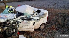 FOTO: Tragická nehoda na juhu Slovenska. Zahynul pri nej 18-ročný muž