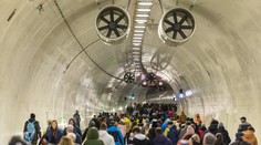 FOTO+VIDEO: Diaľničiari ukázali verejnosti tunel Višňové. Akcia prilákala množstvo zvedavcov
